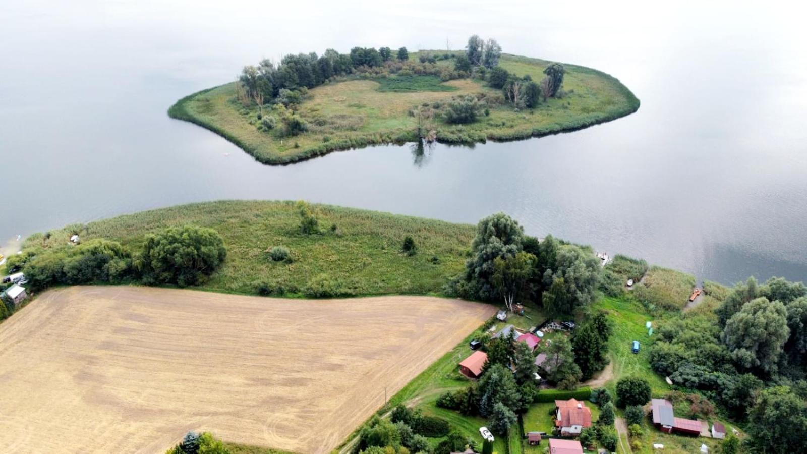 Domek Nad Jeziorem Przy Lini Brzegowej Gorowychy, Pomorze Zewnętrze zdjęcie