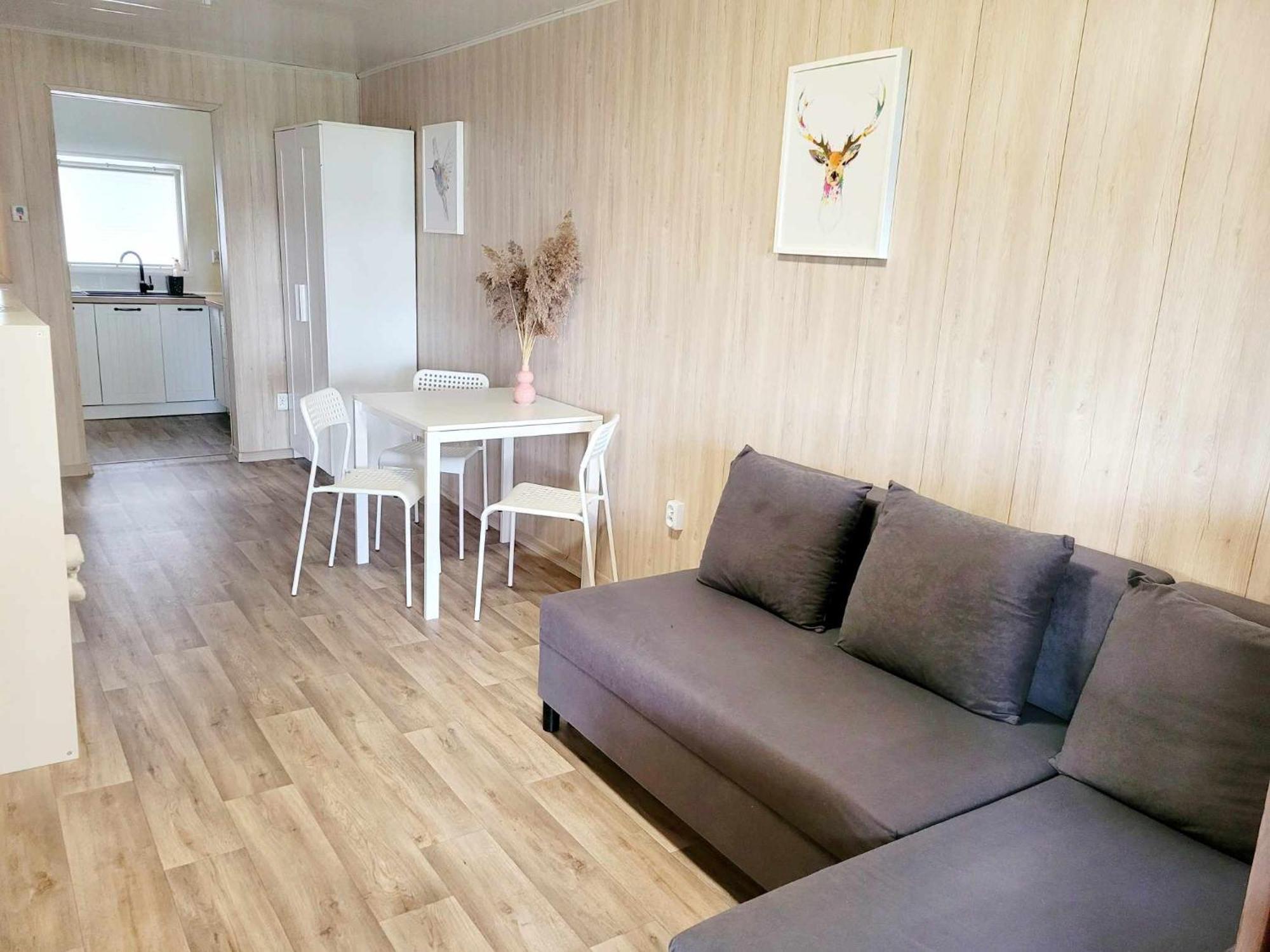 Domek Nad Jeziorem Przy Lini Brzegowej Gorowychy, Pomorze Zewnętrze zdjęcie